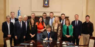 Idas y vueltas en los ministerios de Milei