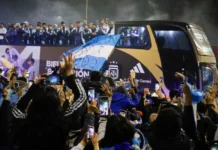 La Selección volvió del Mundial: multitud en Ezeiza, micro descapotable y un emotivo recibimiento